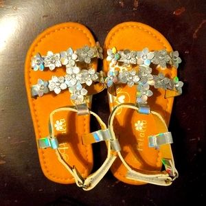 Kid sandals with flowers